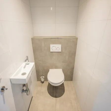 Apartment Ample 3 Bedroom Rotterdam