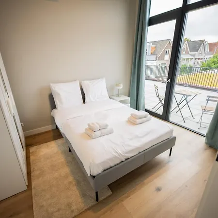 Ample 3 Bedroom Apartment Rotterdam