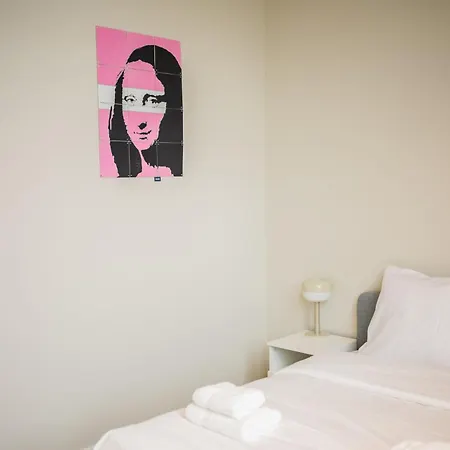 Ample 3 Bedroom Apartment Rotterdam