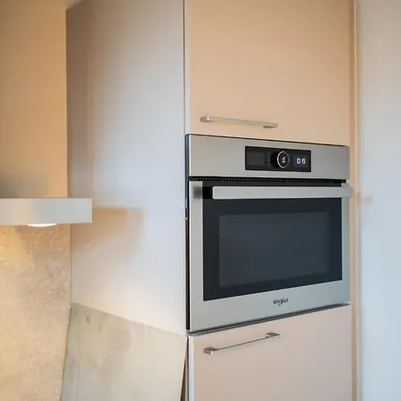 Ample 3 Bedroom Apartment Rotterdam