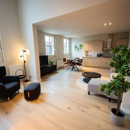 Ample 3 Bedroom Апартаменты *