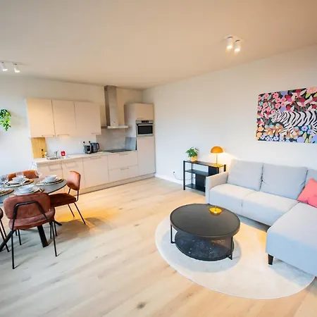 Ample 3 Bedroom Апартаменты