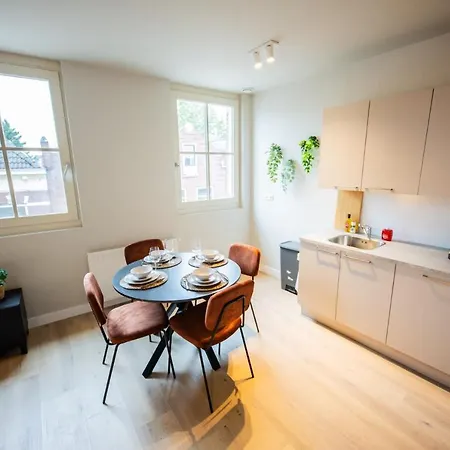 شقة Ample 3 Bedroom *